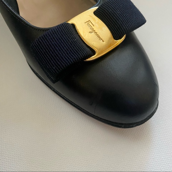 SOLD Salvatore Ferragamo Vintage Vara Bow Pumps Navy Blue - Picture 9 of 15